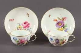 zwei Tassen mit Untertassen, Blumen, Meissen, E.19.Jh.