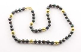 Perlenkette, 750/ooo Gelbgold, taubenhalsblau