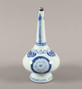 Rosenwasserflasche, Porzellan, China, 18.Jh.
