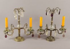 Paar Kerzenständer, Messing, Glasbehang, DEUTSCH, E.19.Jh.