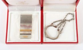 Cartier, Geldklammer und Schlüsselanhänger, in Etuis