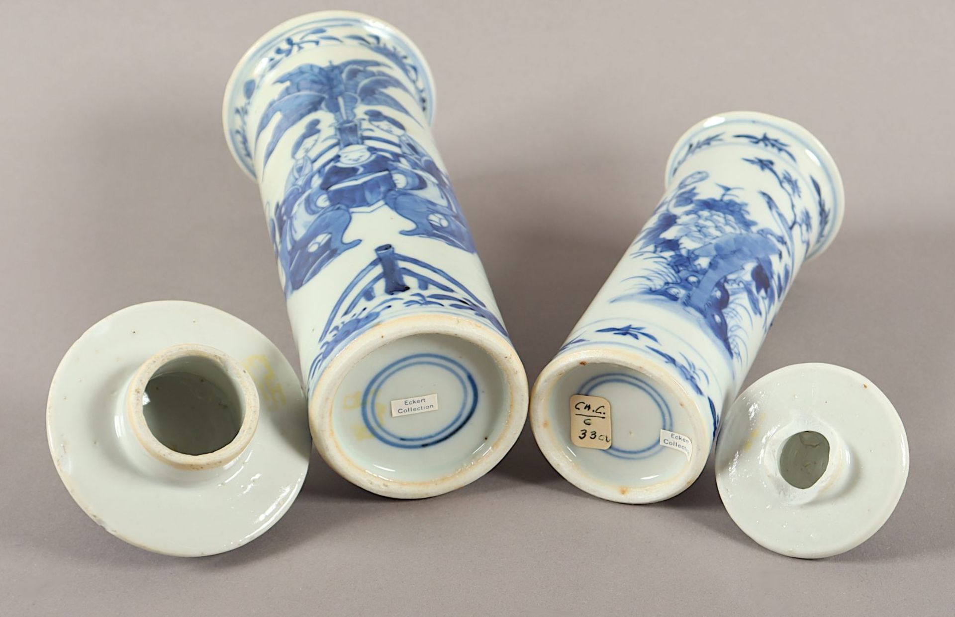 zwei Stangenvasen, Porzellan, unterglasurblau dekoriert, China, A.19.Jh. - Bild 5 aus 5