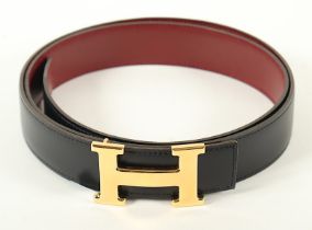 HERMÈS GÜRTELSCHLIEßE, mit wendbarem Lederriemen 32 mm, schwarz/bordeaux, L 115