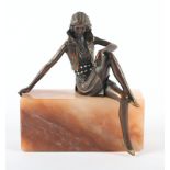 Sitzende Frau, Bronze