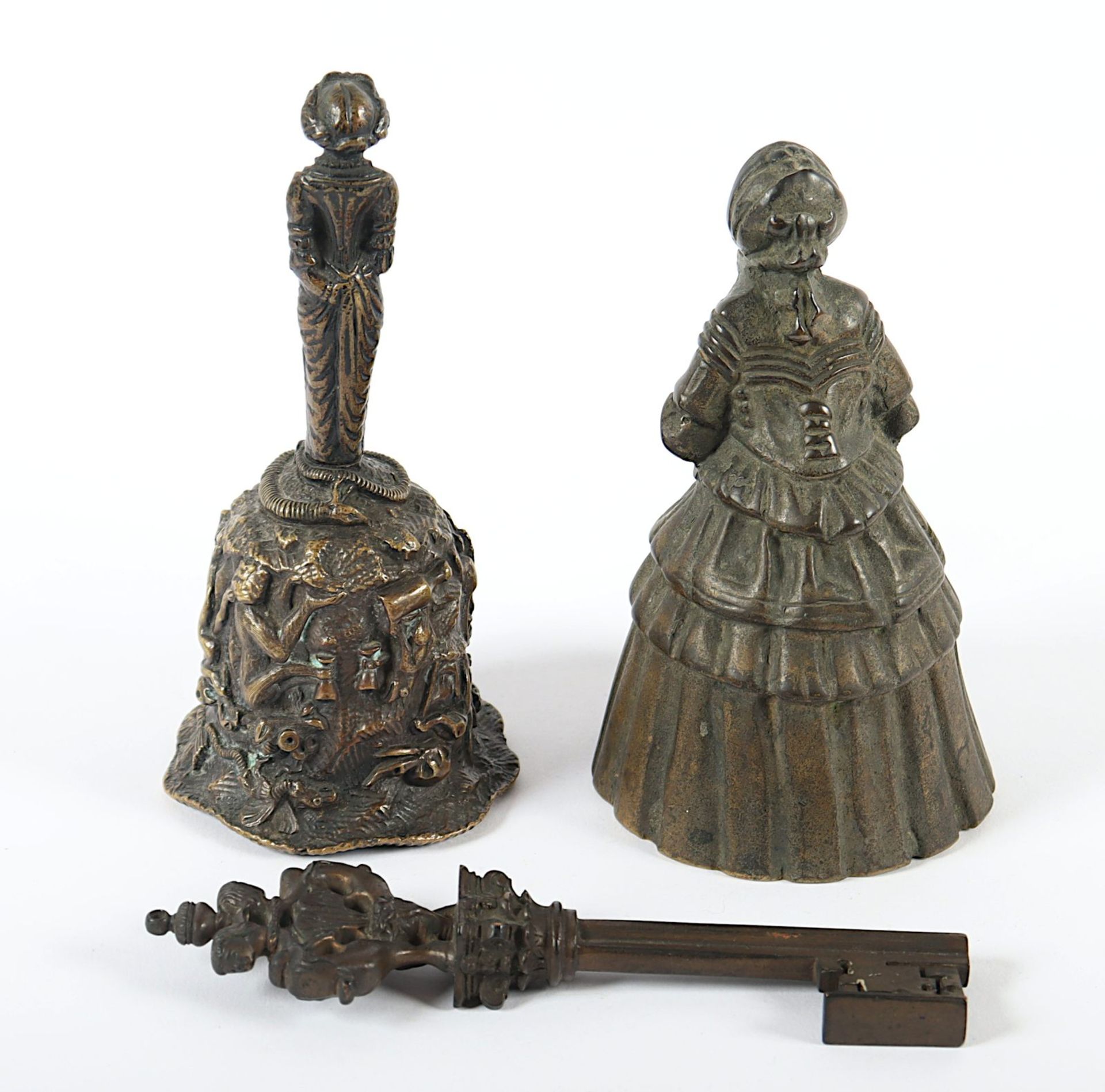 Mädler-Falckenberg, Gerda, zwei Handglocken und ein Schlüssel, Bronze - Image 2 of 3