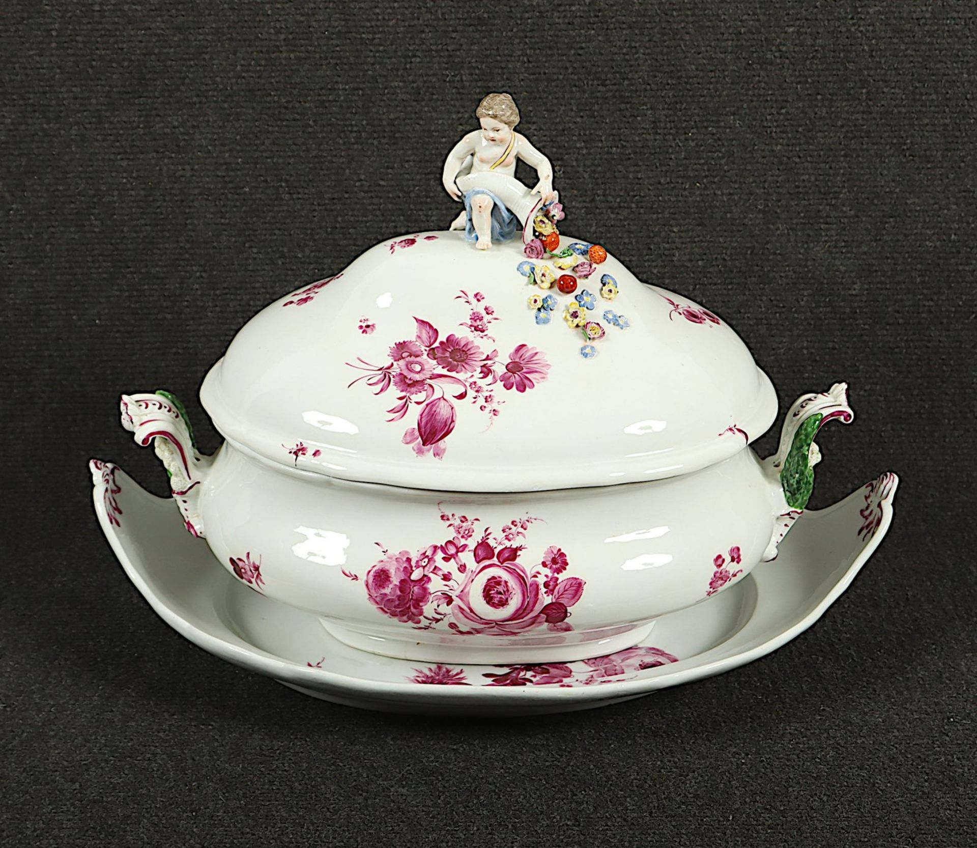 grosse Deckelterrine auf Presentoire, Meissen, um 1750