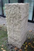 Rückriem, Ulrich, "ohne Titel", Granitskulptur