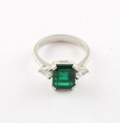 Smaragd-Diamantring, 750/ooo WG,