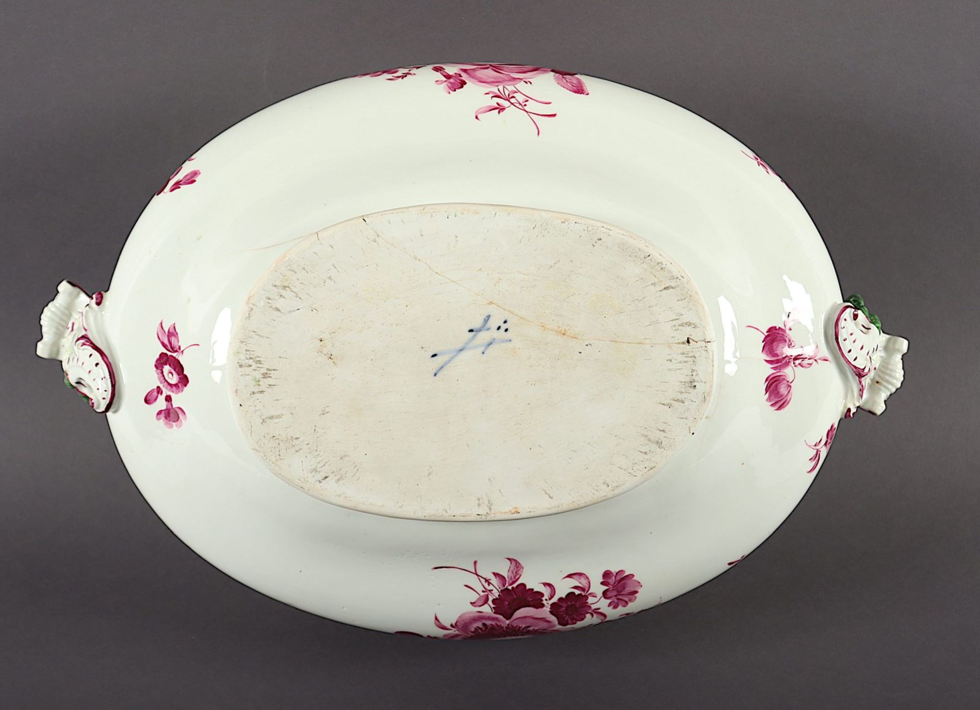 grosse Deckelterrine auf Presentoire, Meissen, um 1750 - Bild 5 aus 7