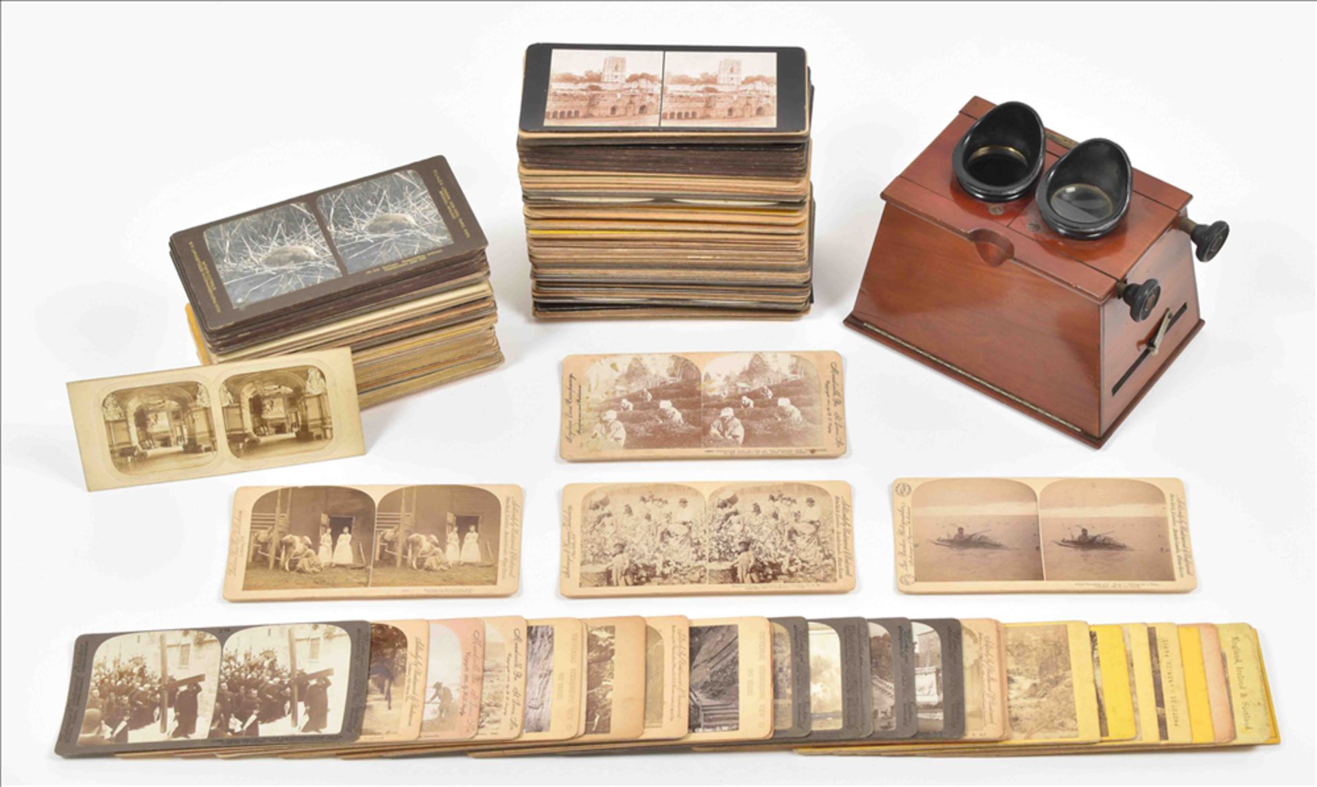 Stereoscope with approximately 250 stereograms