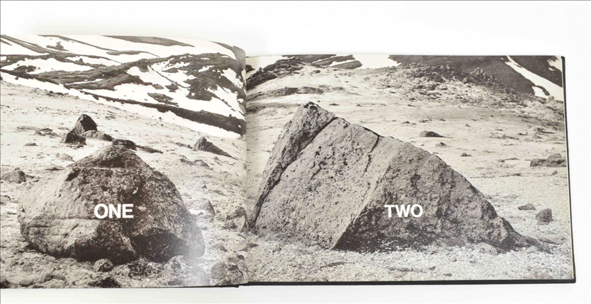 Hamish Fulton, Touching by hand one hundred rocks - Bild 5 aus 7