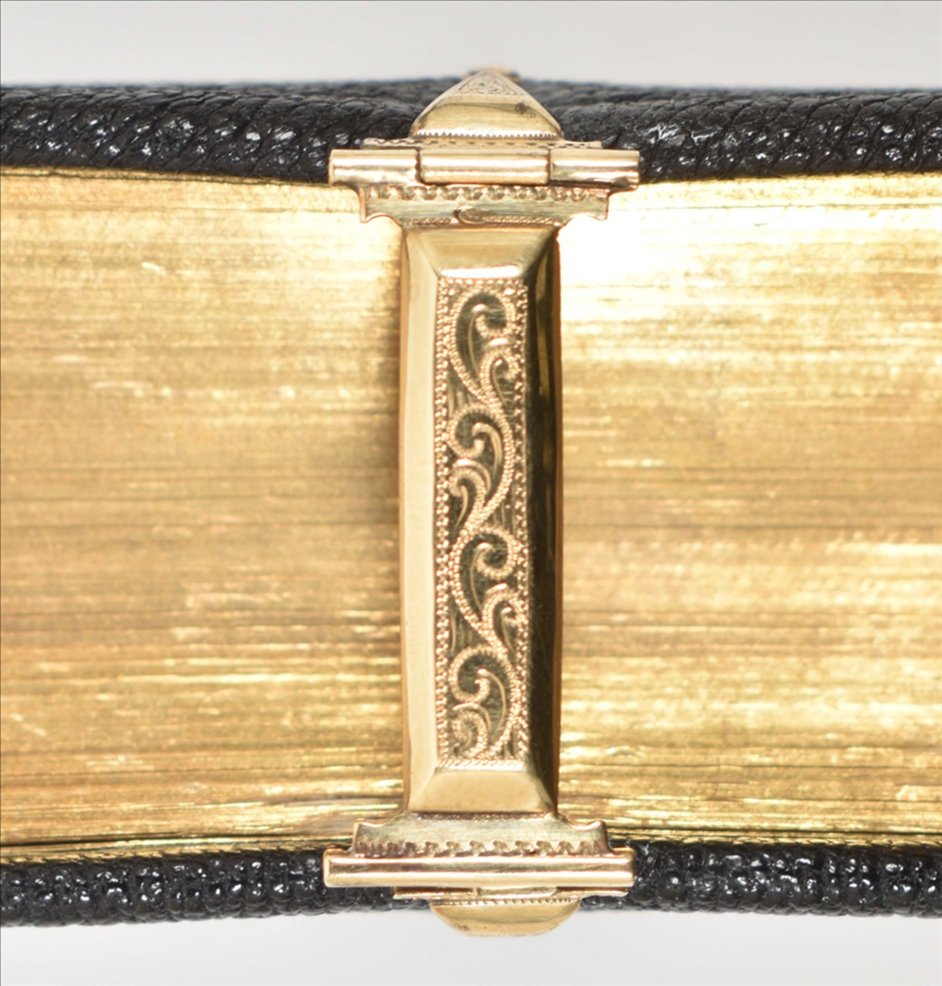 [Fine bindings] Early 20th century sharkskin binding with gold clasp - Image 3 of 8