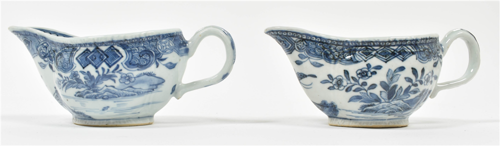 [China. Porcelain] Chinese Qianlong porcelain gravy boats - Image 6 of 7