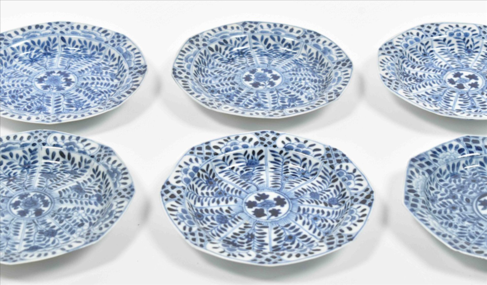[China. Porcelain] Matching set of twelve Chinese Qianlong porcelain tea cups and saucers - Bild 5 aus 10