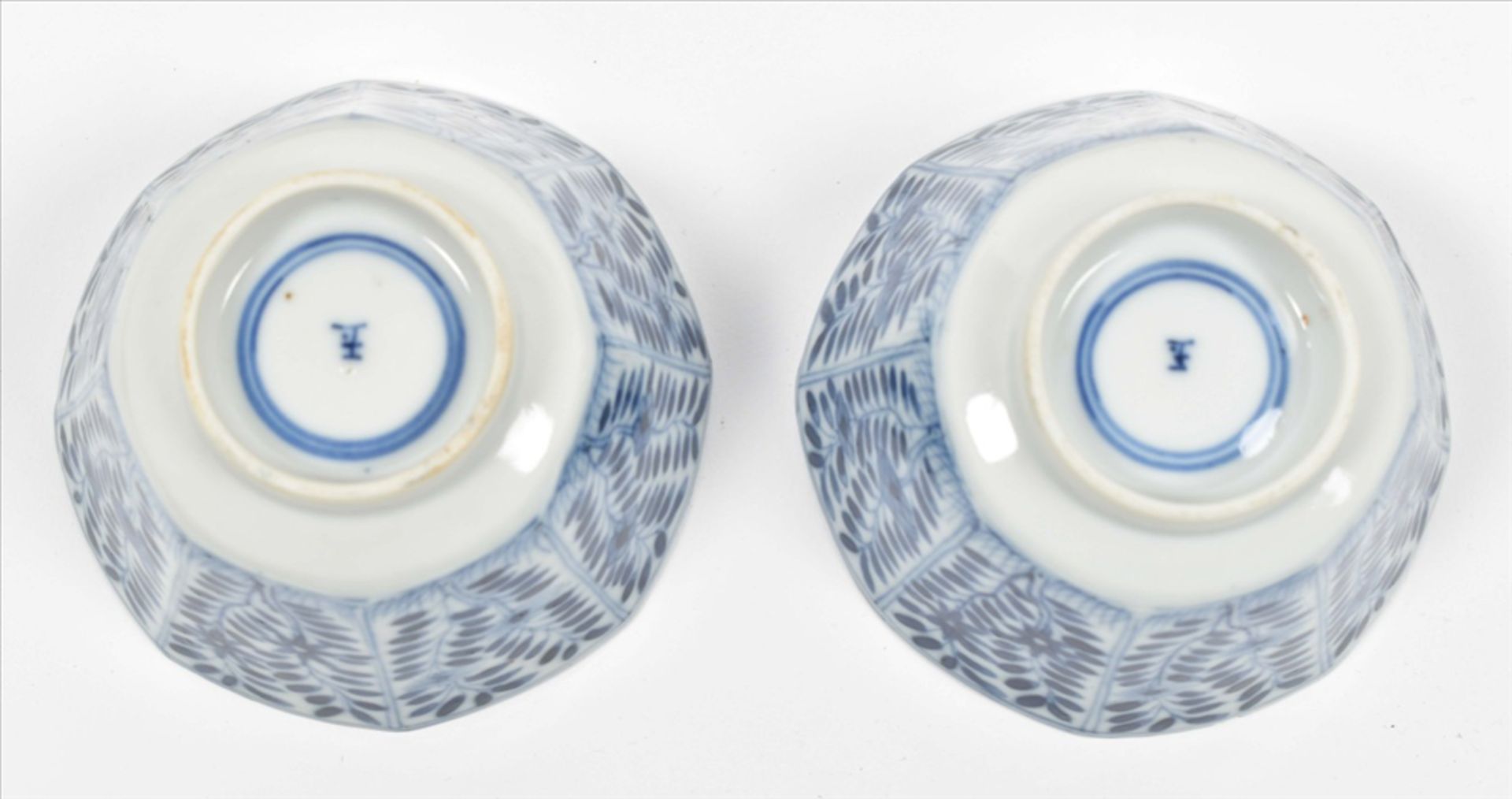 [China. Porcelain] Matching set of twelve Chinese Qianlong porcelain tea cups and saucers - Bild 7 aus 10