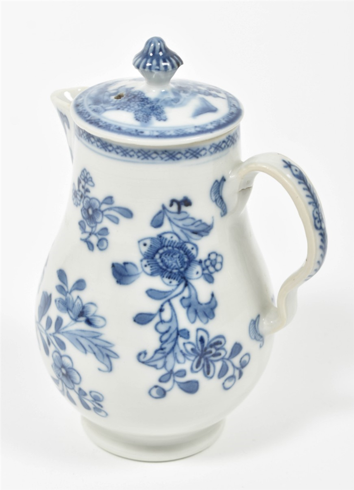 [China. Porcelain] Chinese Qianlong porcelain teapot - Image 8 of 9