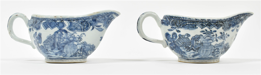 [China. Porcelain] Chinese Qianlong porcelain gravy boats - Image 4 of 7