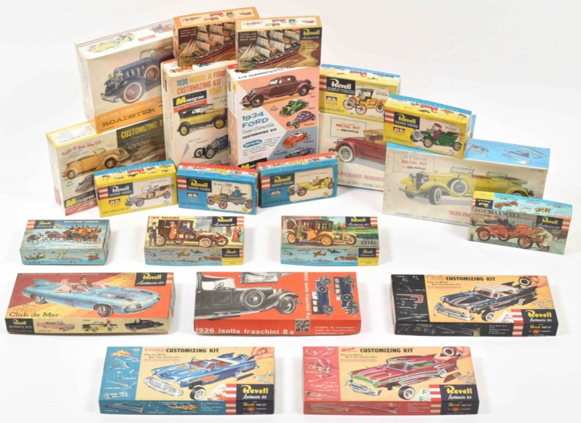[Model cars] Collection of 22 model kits, 1950s
