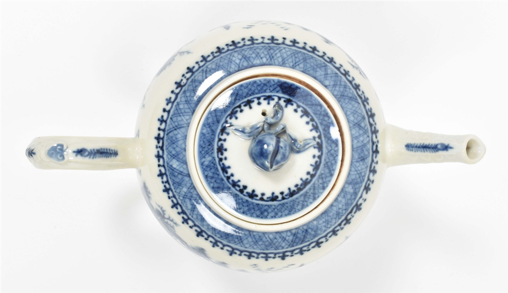 [China. Porcelain] Chinese Qianlong porcelain teapot - Image 4 of 9