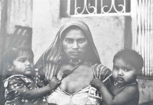 Natkiel, Max (b. 1942). Indian woman with children