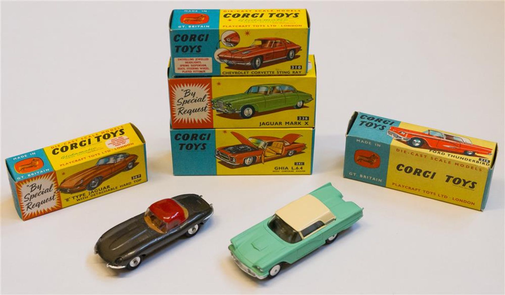 [Model cars] Corgi Toys. (1) 'E' Type Jaguar with Detachable Hard Top