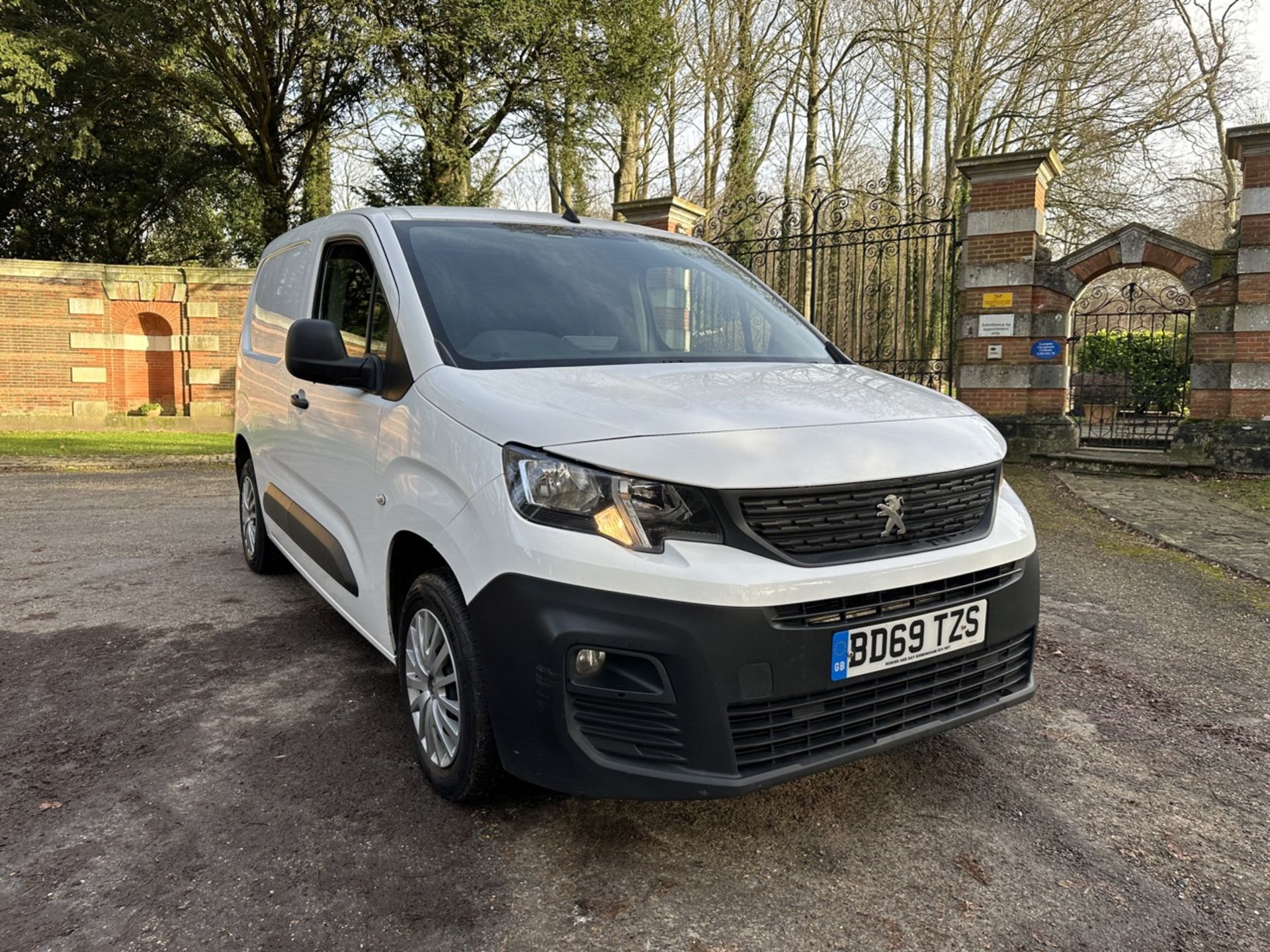 (RESERVE MET) PEUGEOT PARTNER Professional (2020 Model ) Air Con - 3 Seater - Service History Print - Image 2 of 22