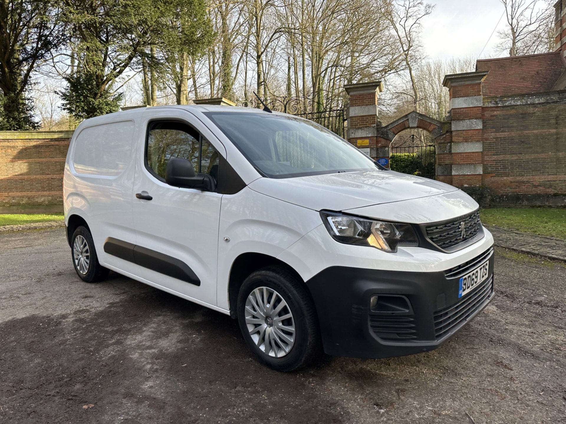 (RESERVE MET) PEUGEOT PARTNER Professional (2020 Model ) Air Con - 3 Seater - Service History Print - Image 17 of 22