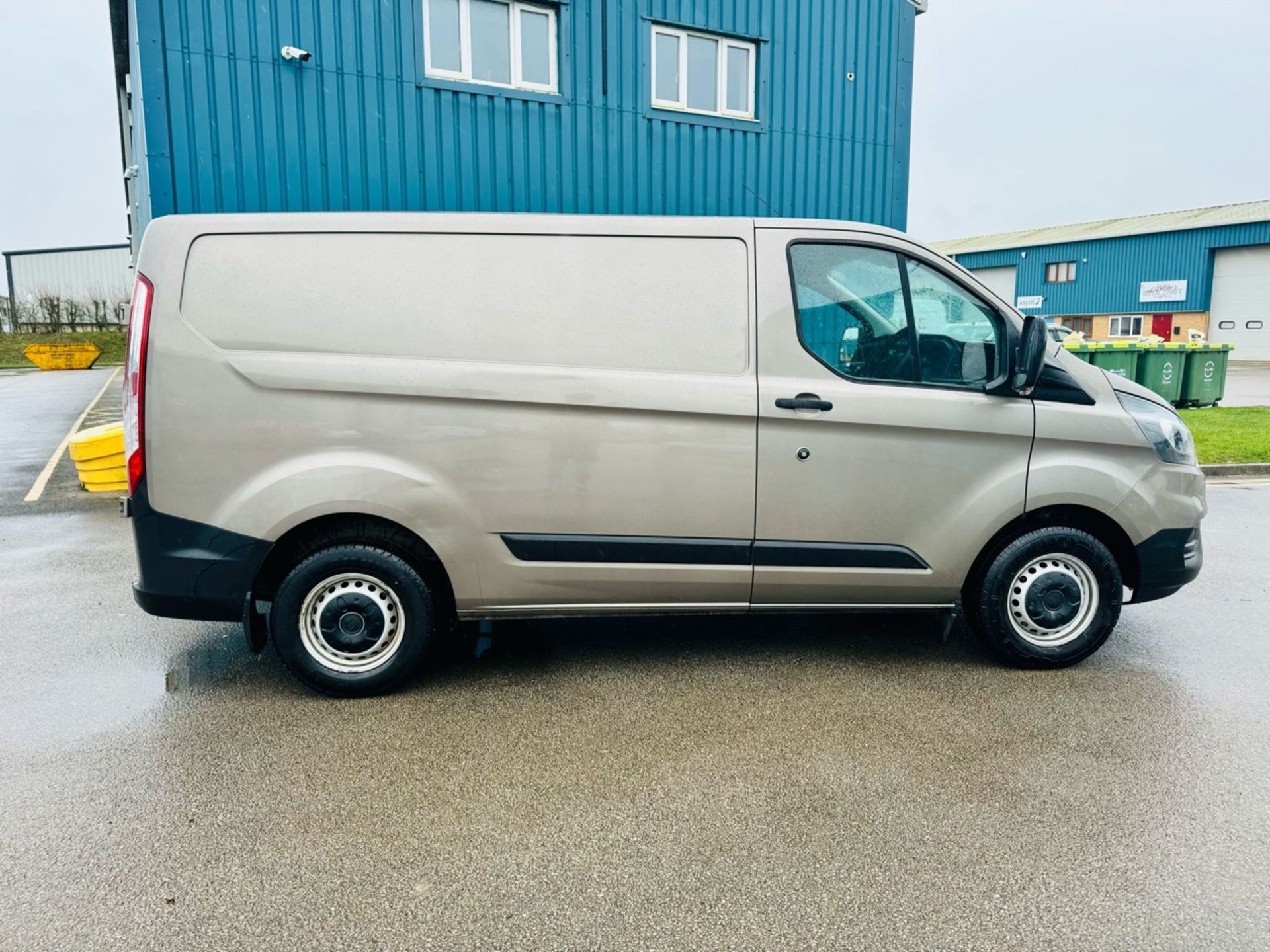 FORD TRANSIT CUSTOM 2.0 TDCi Low Roof Van 2020 20 Reg - 1 Owner - Metallic Grey - 75k miles Only - Image 5 of 12