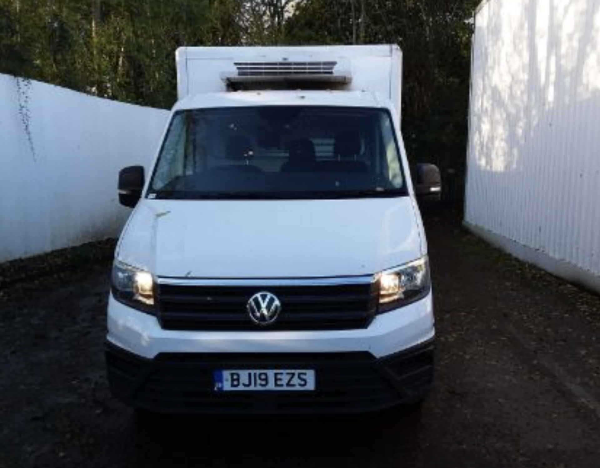 VOLKSWAGEN CRAFTER 2.0 TDI "FRIDGE / FREEZER BOX VAN" 19 REG - 1 OWNER - - Image 2 of 7