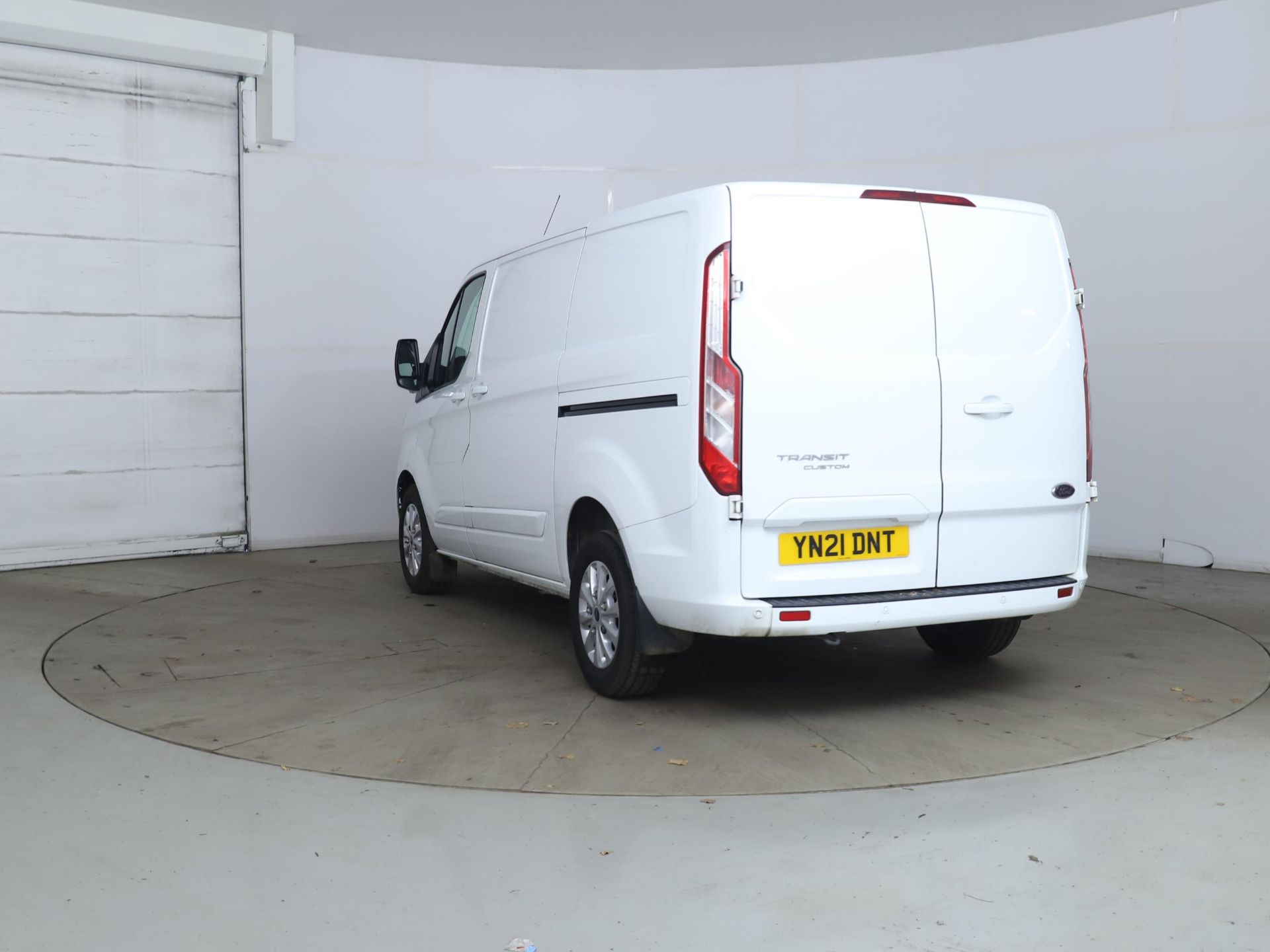 FORD TRANSIT "CUSTOM" LIMITED 2.0 TDCI (130) 21 REG - 1 OWNER - ONLY 46K MILES - AIR CON - ALLOYS - Image 6 of 12