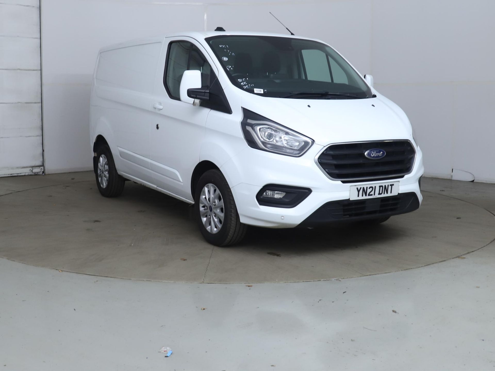 FORD TRANSIT "CUSTOM" LIMITED 2.0 TDCI (130) 21 REG - 1 OWNER - ONLY 46K MILES - AIR CON - ALLOYS - Image 4 of 12