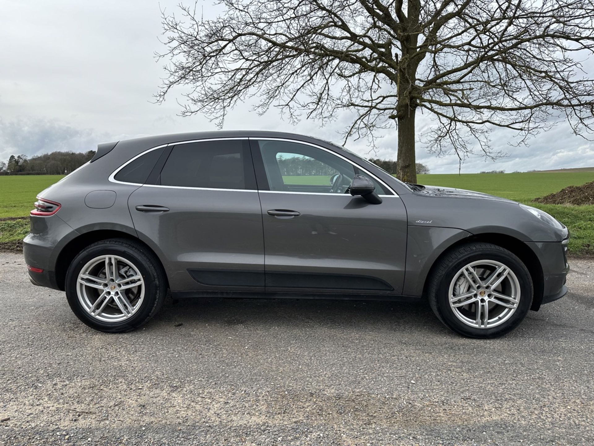 PORSCHE MACAN S Diesel *V6 PDK 255BHP* Semi-Automatic - (2016 Model) 65 reg - 3L Diesel - Estate - Image 7 of 27