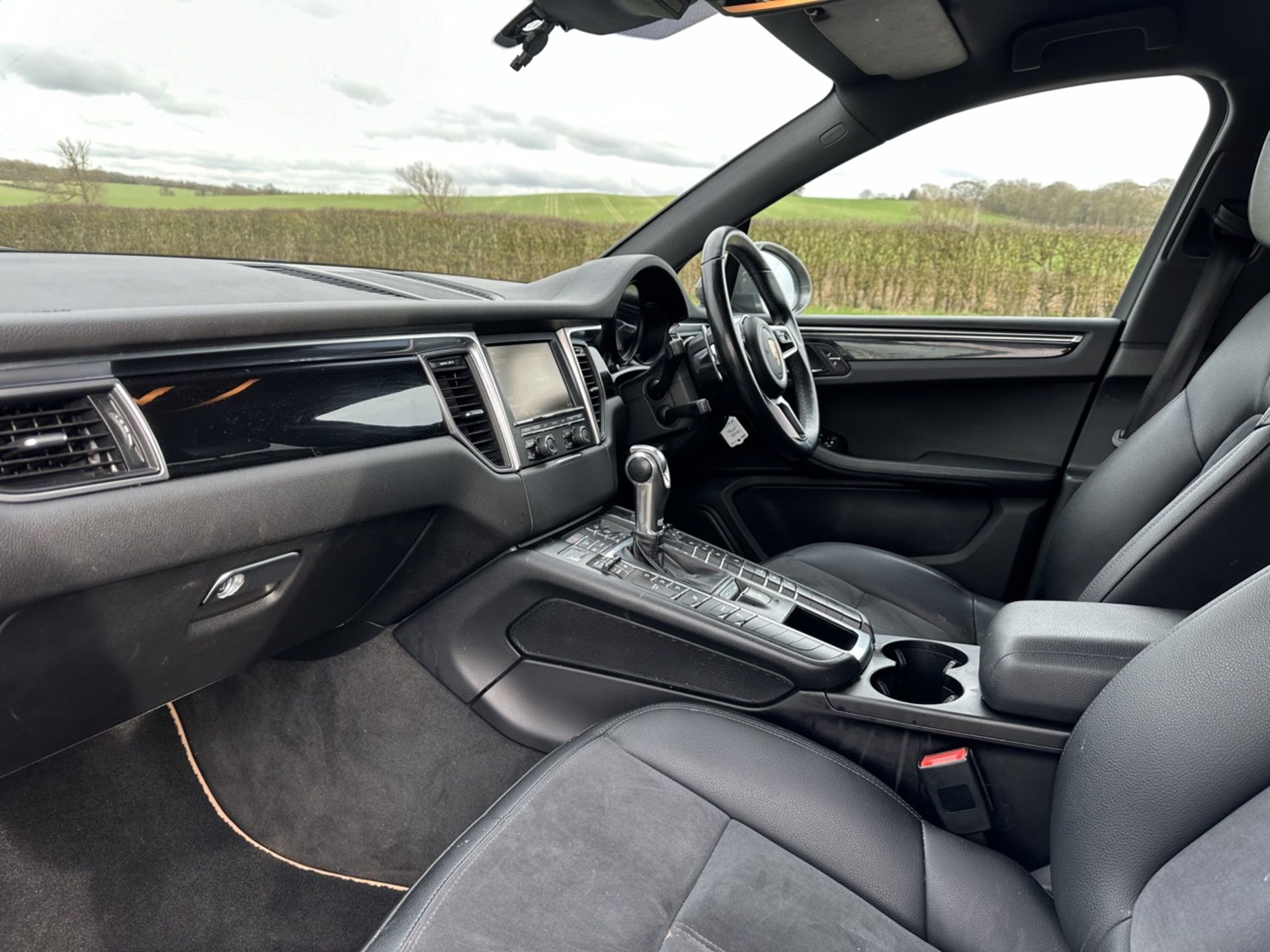 PORSCHE MACAN S Diesel *V6 PDK 255BHP* Semi-Automatic - (2016 Model) 65 reg - 3L Diesel - Estate - Image 15 of 27