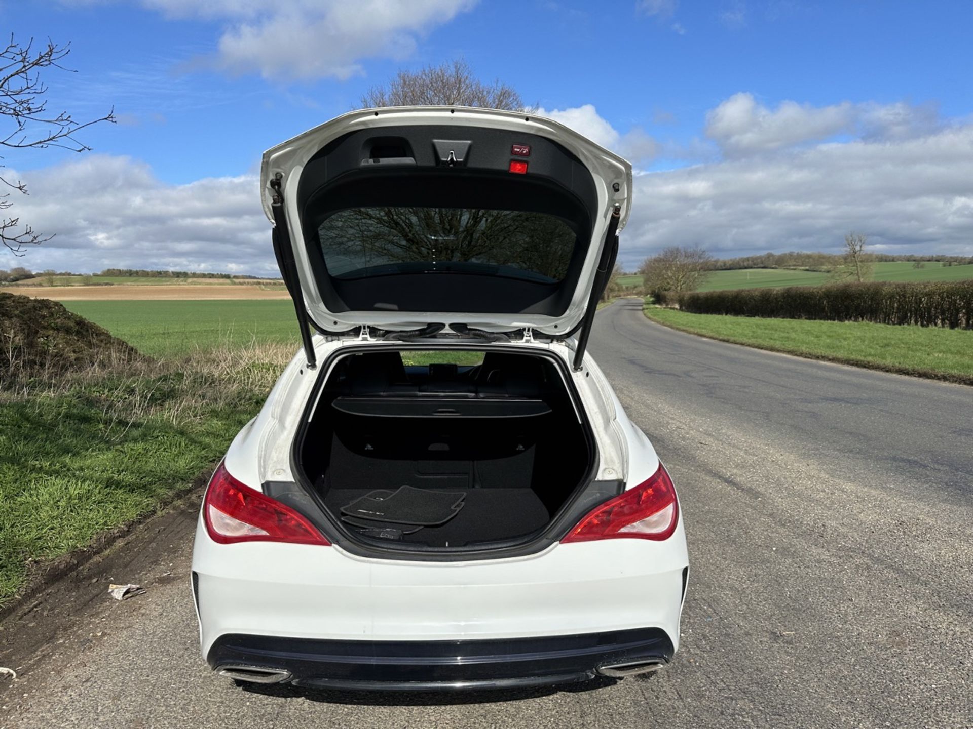 (RESERVE MET)MERCEDES-BENZ CLA CLA 180 AMG Line 5dr - Petrol - 2018 - Estate ONLY 30K MILES - Bild 9 aus 28