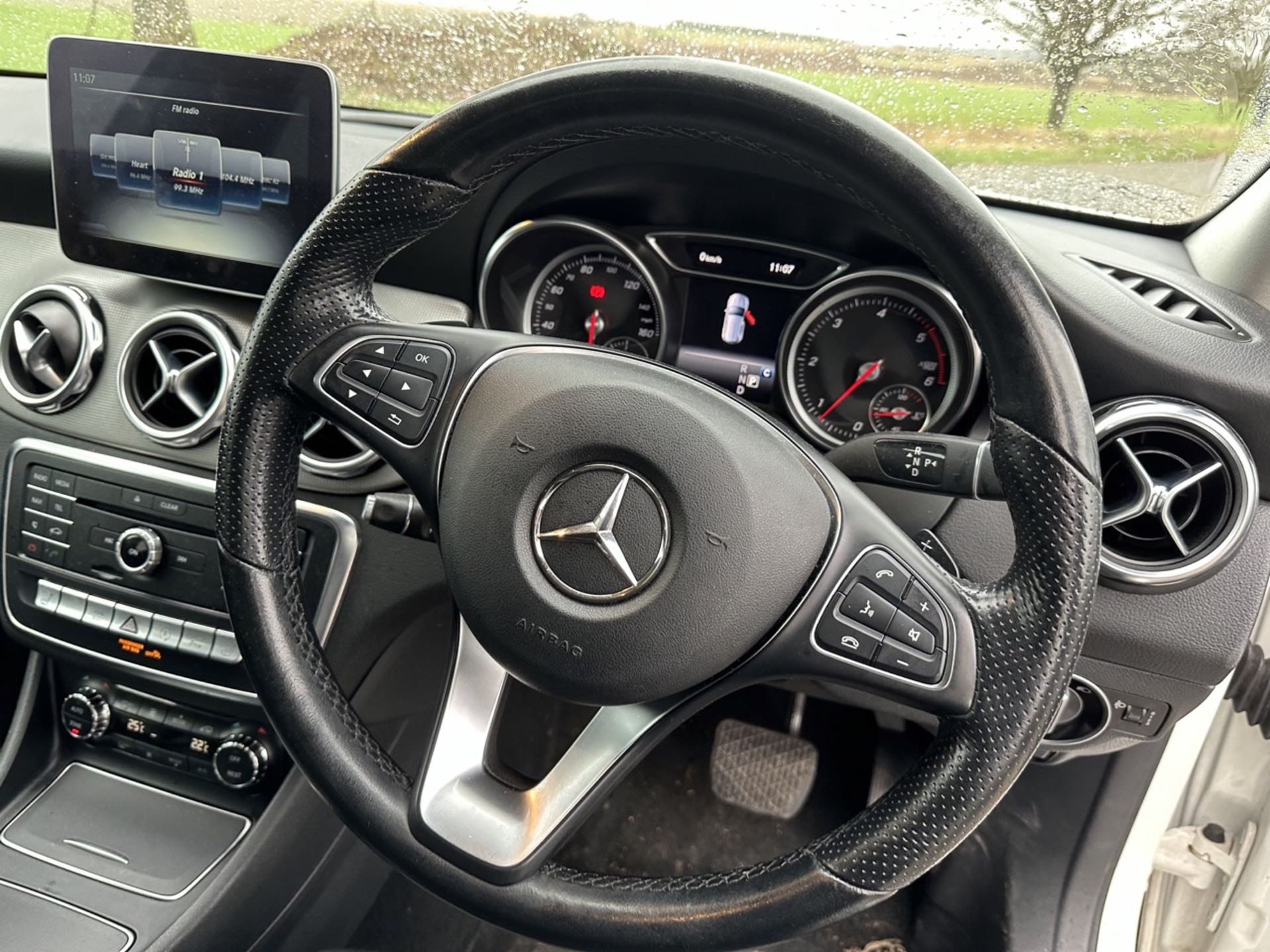 MERCEDES GLA 200d AUTO "SPORT EXECUTIVE" 2019 MODEL - LEATHER - LOW MILES - AIR CON - Image 13 of 17