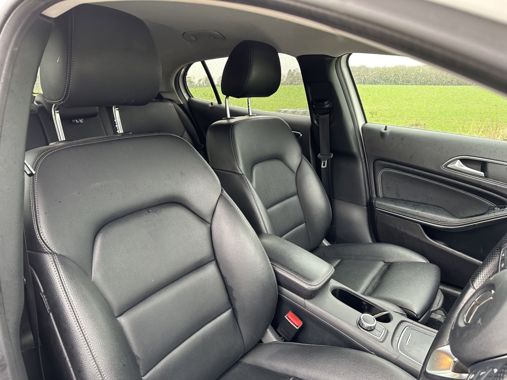 MERCEDES GLA 200d AUTO "SPORT EXECUTIVE" 2019 MODEL - LEATHER - LOW MILES - AIR CON - Image 12 of 17