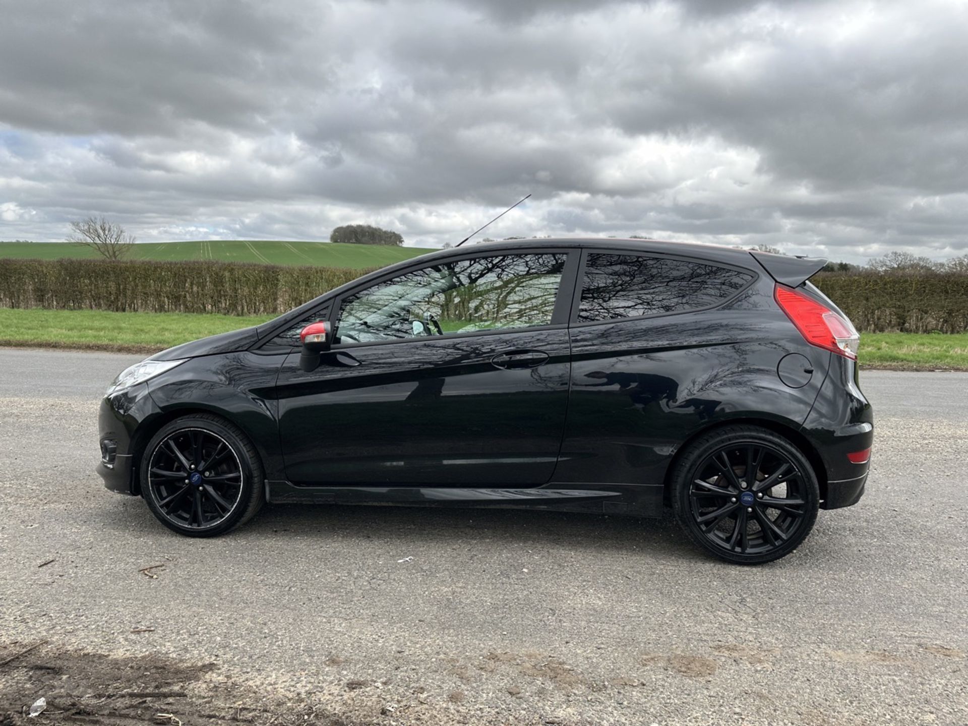 FORD FIESTA 1.0 EcoBoost 140 Zetec S Black - Manual - Petrol - 1.0 - Hatchback - 2015 - 70k Miles - Image 6 of 17