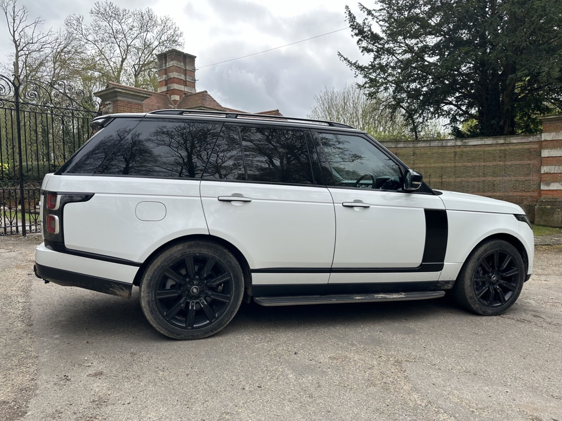 LAND ROVER RANGE ROVER 2.0 P400e Autobiography 4dr Auto - Automatic - 2018 - 31k miles - FULL SH - Bild 10 aus 32