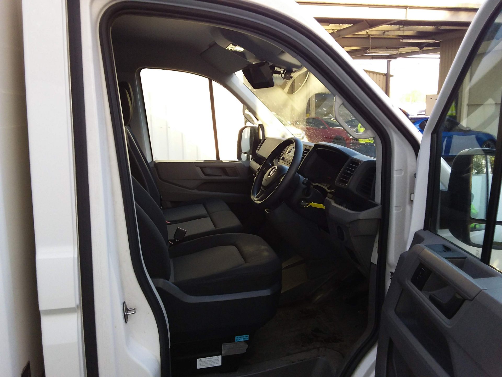 VOLKSWAGEN CRAFTER 2.0TDI (140) LWB FRIDGE / FREEZER BOX VAN - 19 REG - 1 OWNER - Image 9 of 12