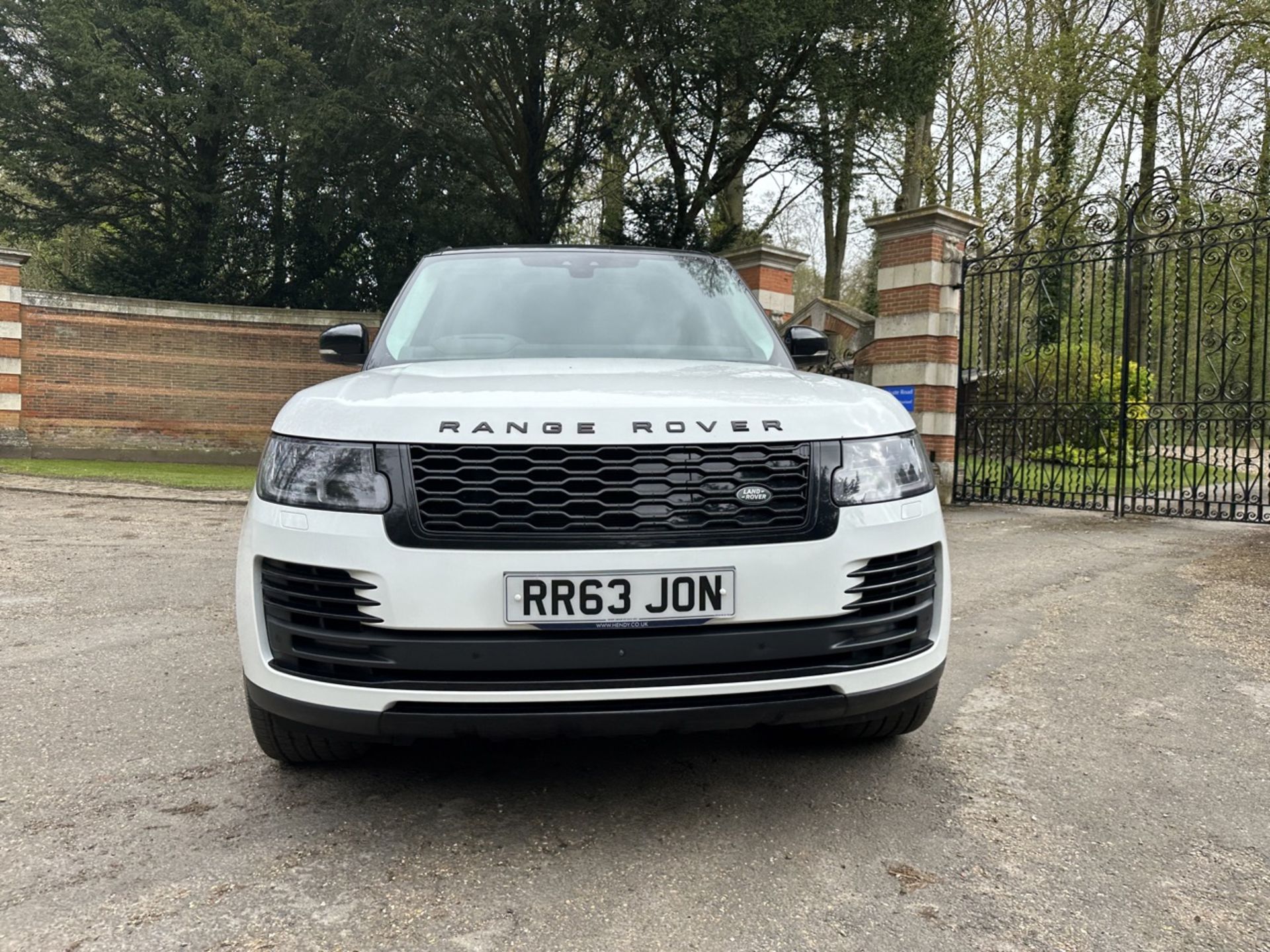 LAND ROVER RANGE ROVER 2.0 P400e Autobiography 4dr Auto - Automatic - 2018 - 31k miles - FULL SH - Image 2 of 17