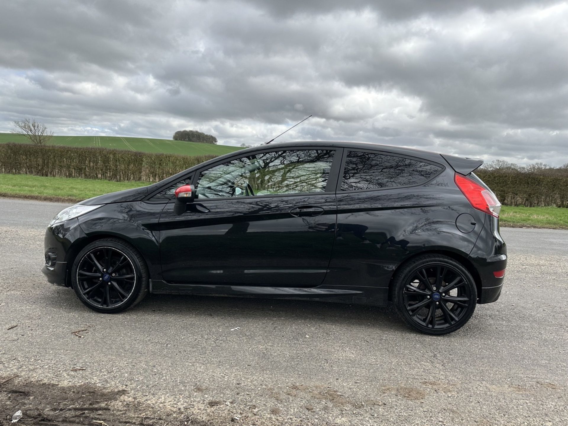 FORD FIESTA 1.0 EcoBoost 140 Zetec S Black - Manual - Petrol - 1.0 - Hatchback - 2015 - 70k Miles - Image 6 of 17