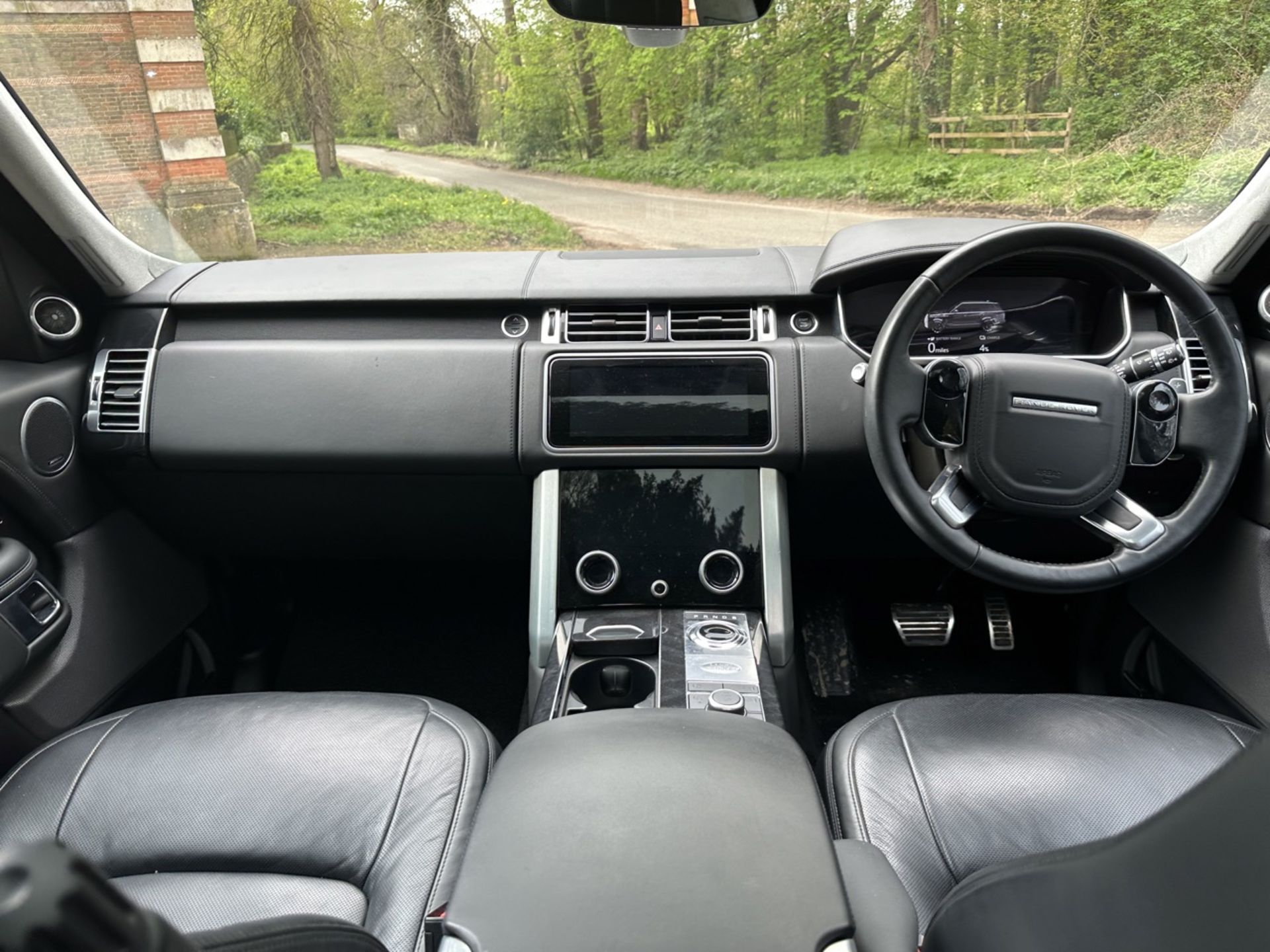 LAND ROVER RANGE ROVER 2.0 P400e Autobiography 4dr Auto - Automatic - 2018 - 31k miles - FULL SH - Image 16 of 22
