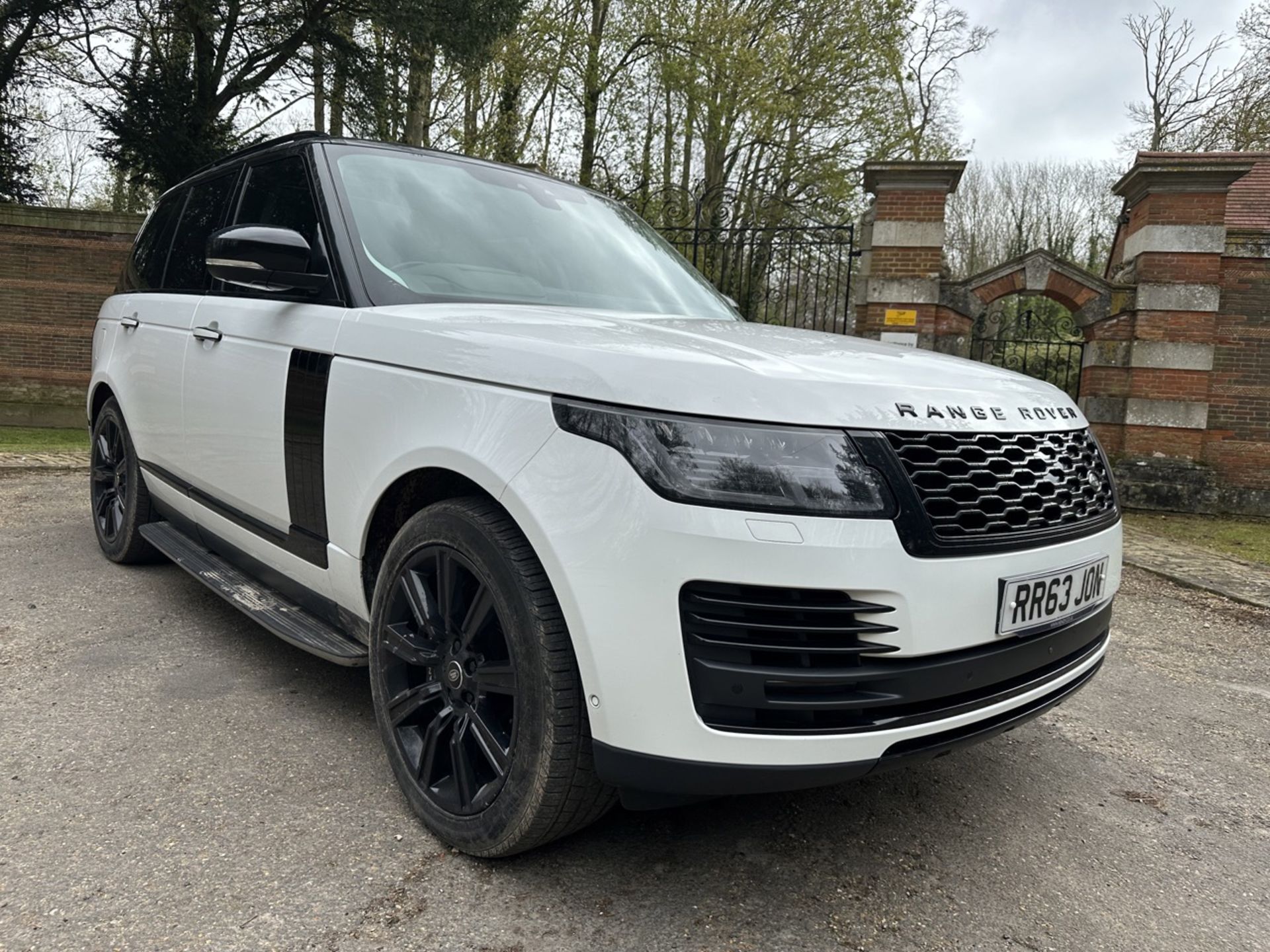 LAND ROVER RANGE ROVER 2.0 P400e Autobiography 4dr Auto - Automatic - 2018 - 31k miles - FULL SH - Image 6 of 22