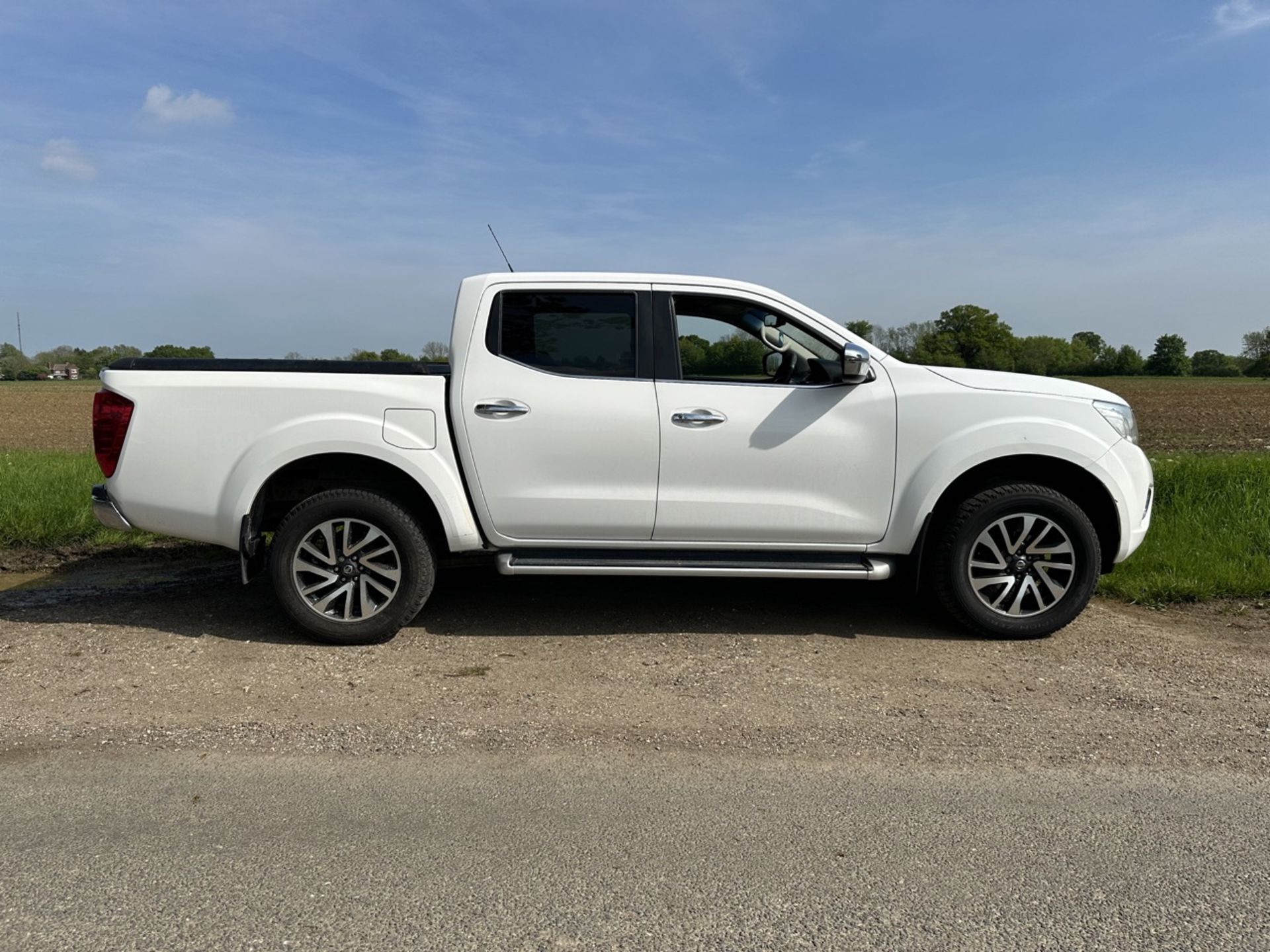 Nissan Navara N-Connecta Dci 190 Biturbo - Double Cab - 2017 Model - SH Booklet - Image 11 of 27