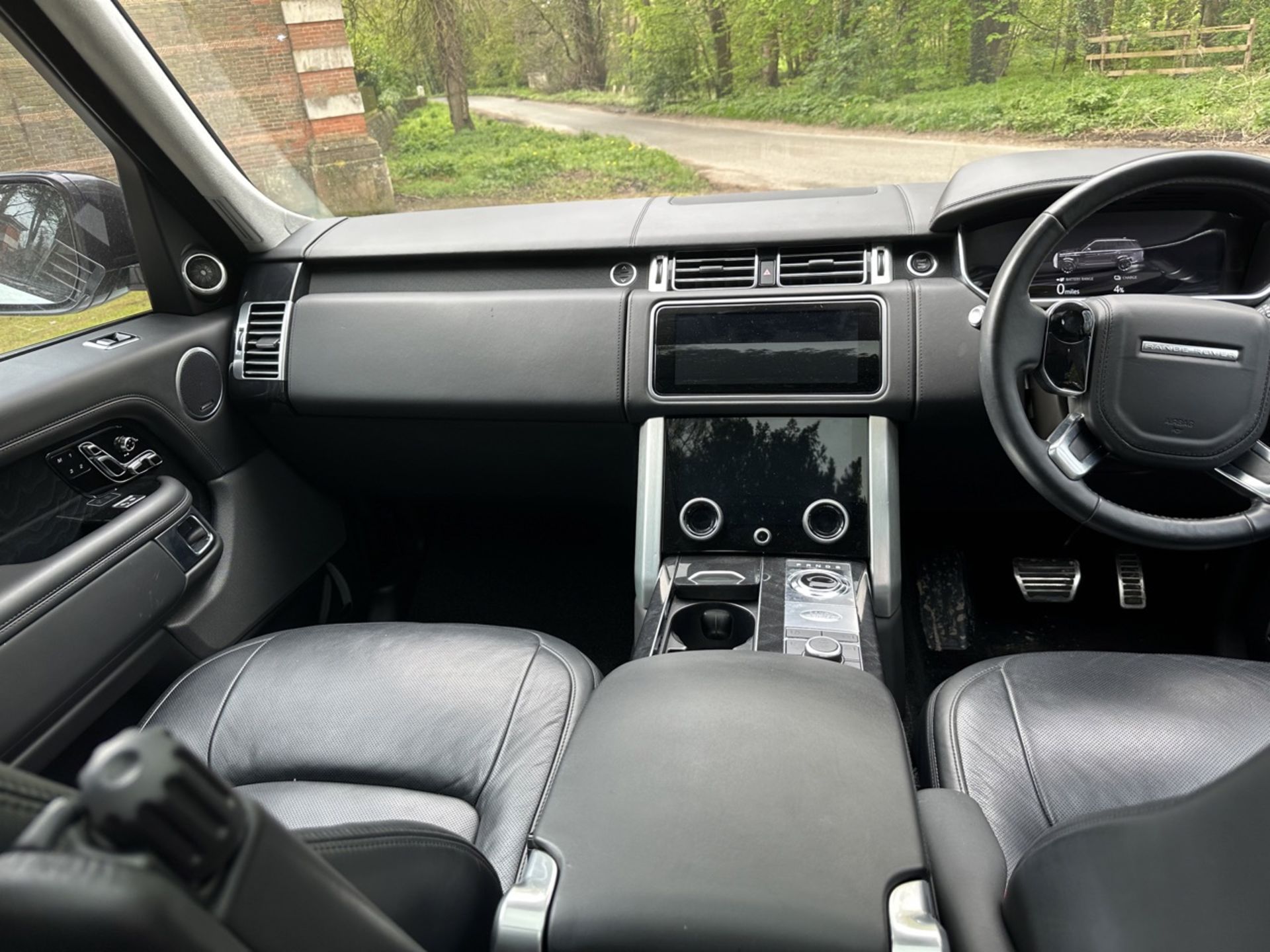 LAND ROVER RANGE ROVER 2.0 P400e Autobiography 4dr Auto - Automatic - 2018 - 31k miles - FULL SH - Image 9 of 22