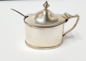 1909 London Silver sugar pot complete with blue glass liner, The silver weighs 74 grams