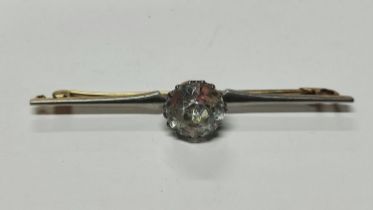 Early 20thC bar brooch with central glass stone marked 15ct. 6 grams gross