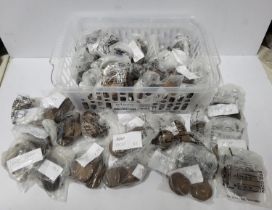 Large quantity of Queen Victoria - QEII pennies weighing 8.9kg (Qty)