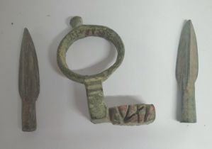 Two bronze Roman arrow heads together with a bronze Roman key (3)
