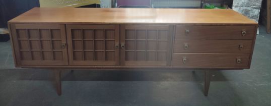 A fine quality Younger, Teak sideboard H-75 x W-46 x L-206 cm